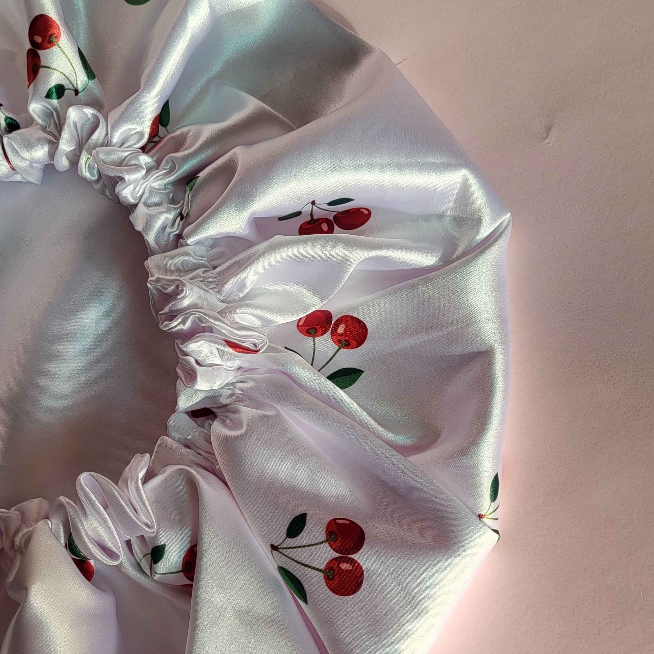 Bonnet de nuit en satin de soie, idéal pour protéger les cheveux et assurer un sommeil réparateur