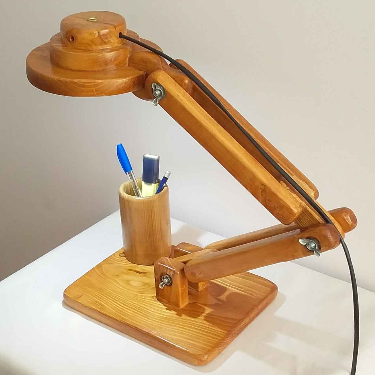 Élégante lampe de bureau en bois réglable avec organiseur – parfaite pour bureau et étude