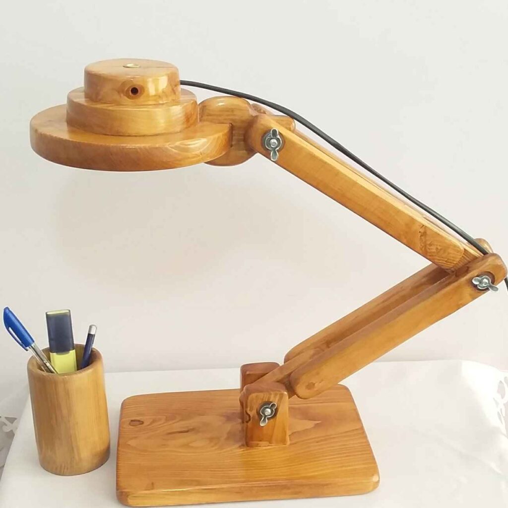 Élégante lampe de bureau en bois réglable avec organiseur – parfaite pour bureau et étude