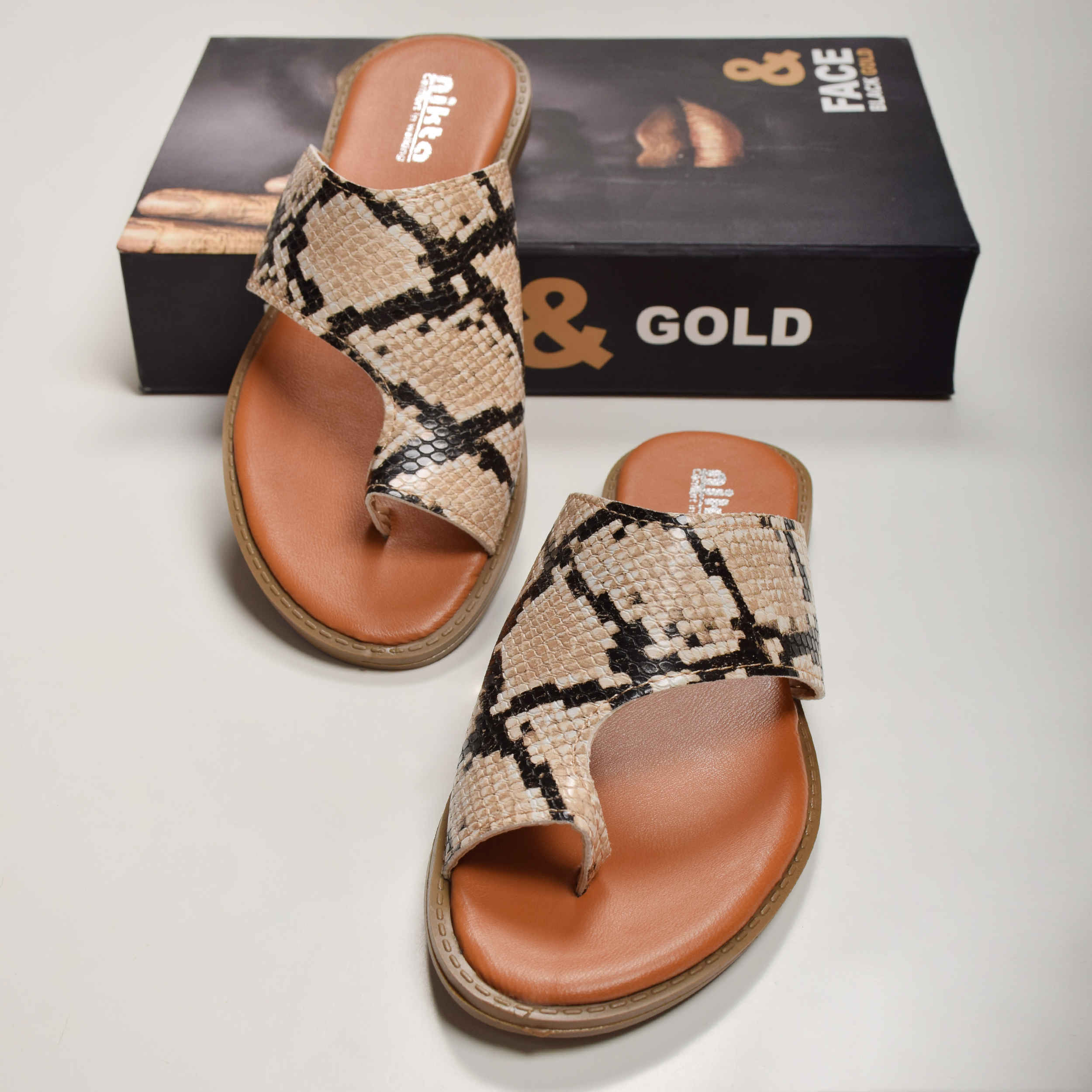 Tongs pour Femmes – Idéales pour l’Été et Durables en Marron