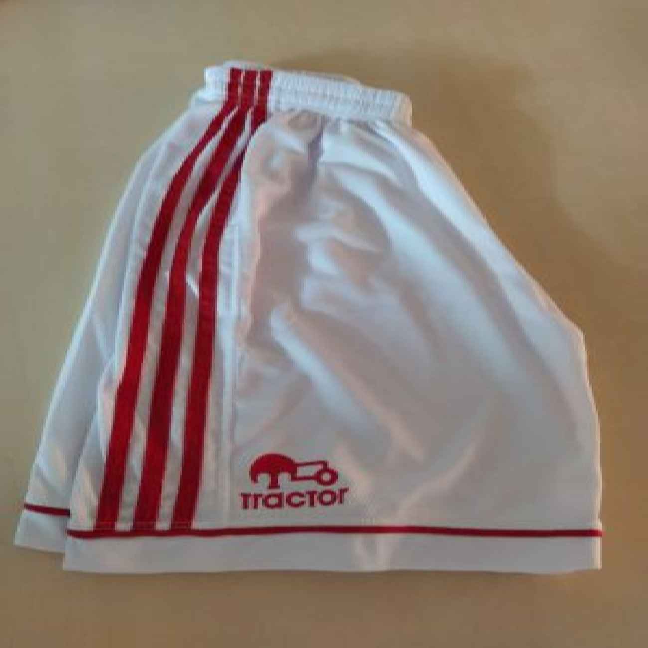 Maillot de Football Tractor Blanc 2024 – Kits Officiels pour les Vrais Fans de Tractor Sazi