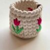 Panier en crochet avec design Tulip en crème - Organisateur parfait