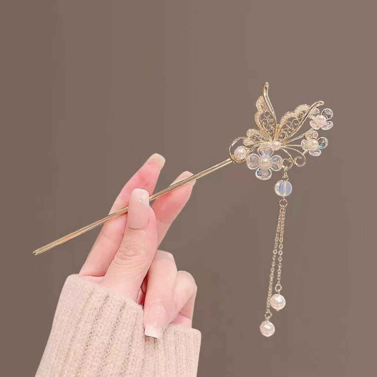 Pinces à Cheveux pour Femmes – Modèle Kanzashi – Design de Fleur et Papillon Suspendu
