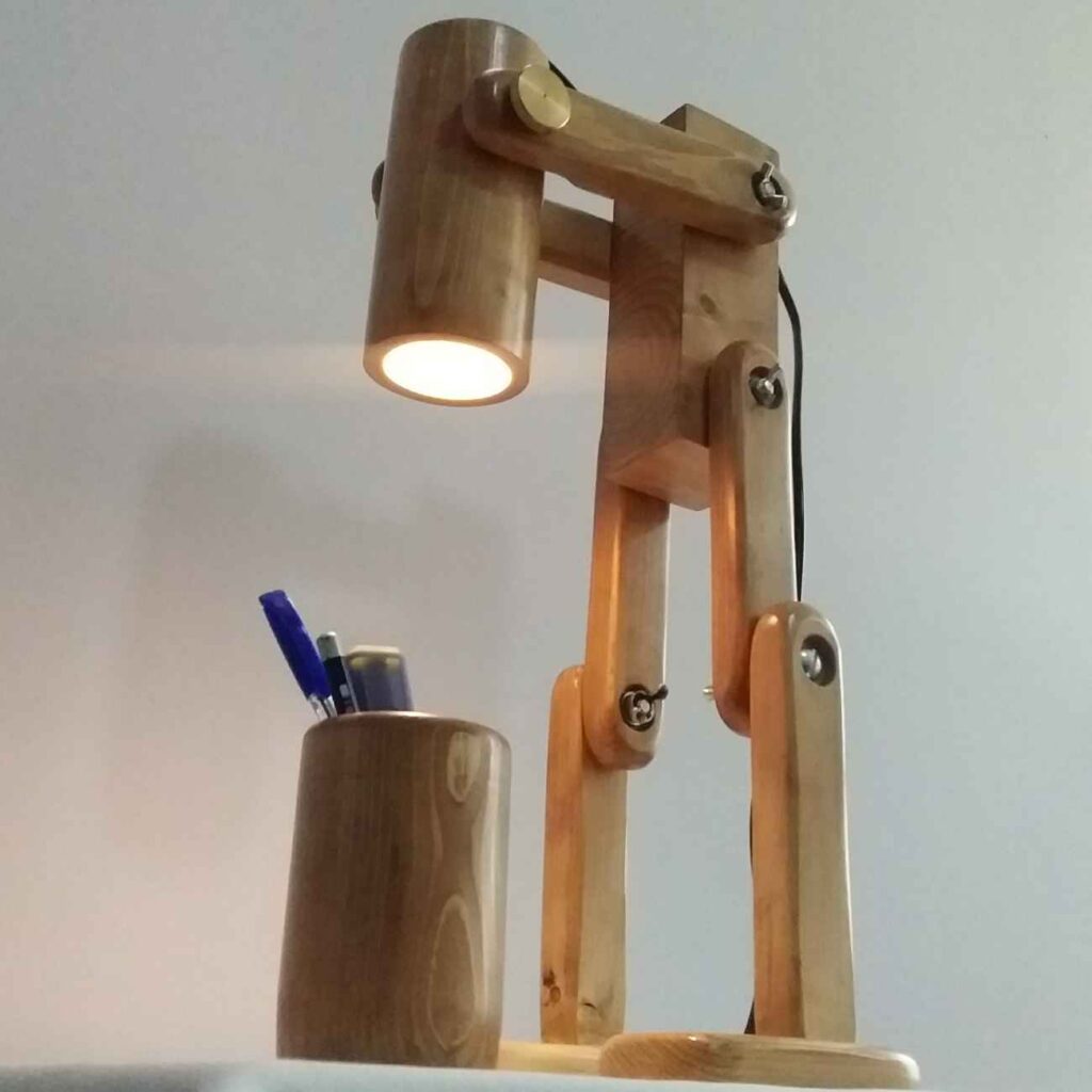 Lampe de bureau en bois réglable avec organiseur – éclairage parfait pour maison et bureau