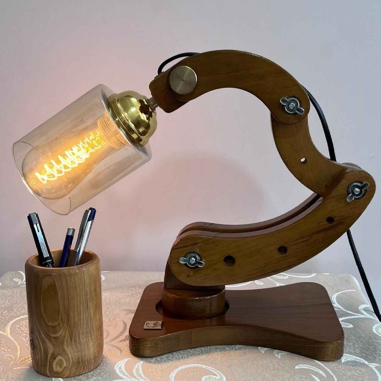 Lampe de bureau en bois élégante et réglable – Solution d’éclairage idéale pour le travail et l’étude