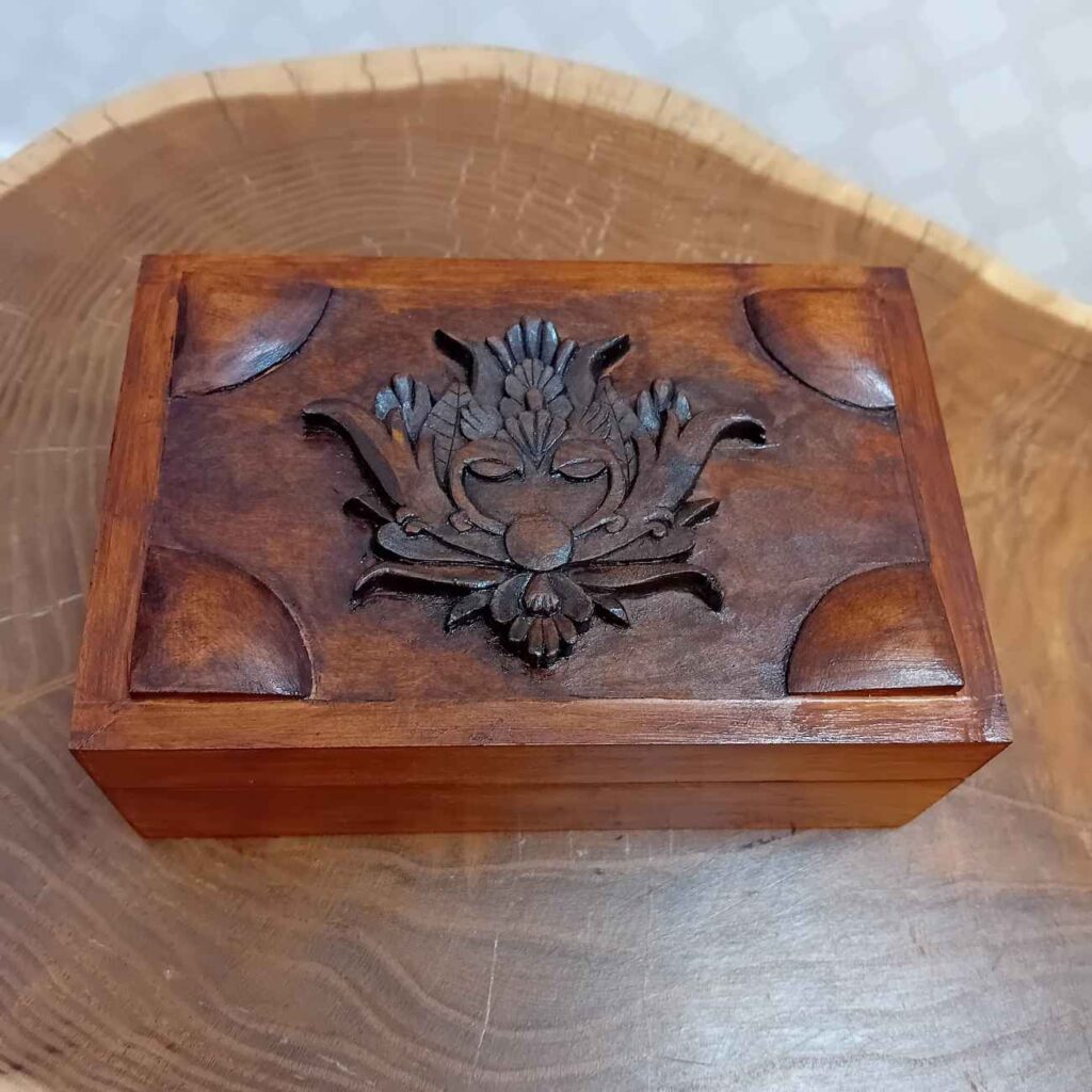 Boîte à bijoux en bois sculptée d’un motif de lotus — Idéale pour organiser vos bijoux