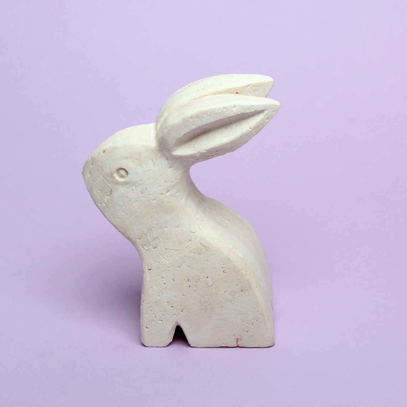 Figurine de lapin en pierre sculptée – Accent décoratif parfait