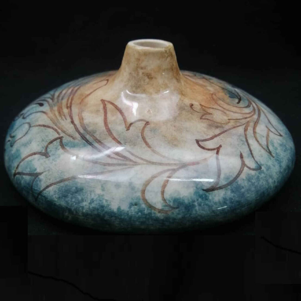 Vase en céramique persane décoratif à fleur unique, design lierre, idéal pour cadeau ou déco.