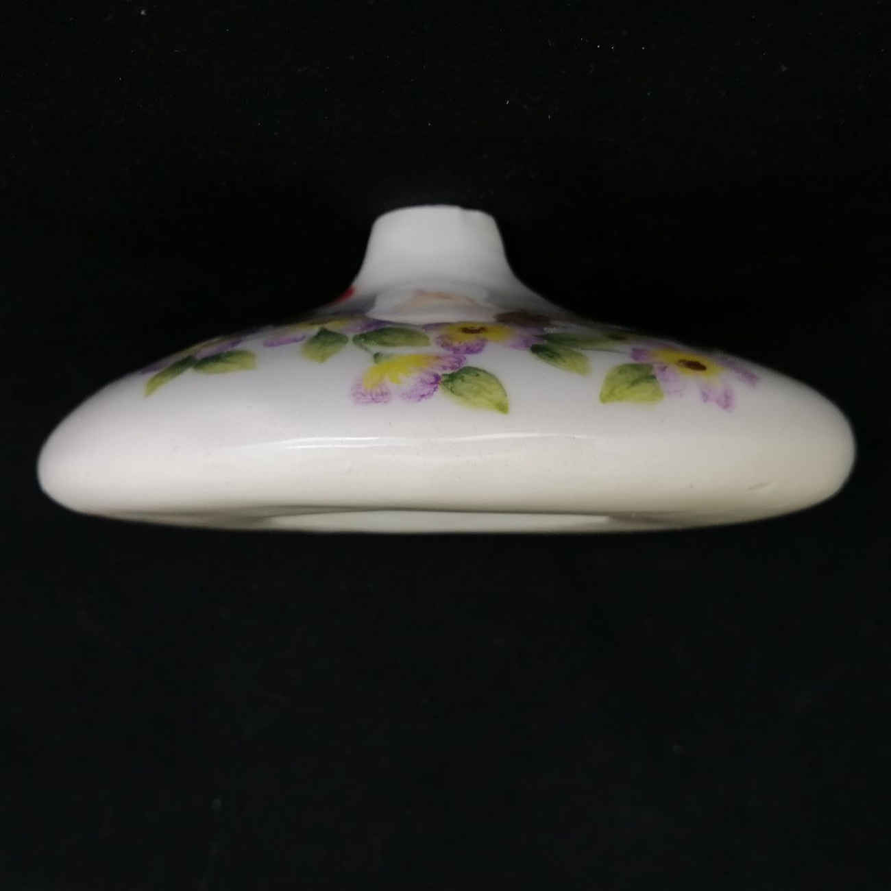 Vase en céramique persane décoratif, design oiseau et floral, pour déco moderne et rustique.