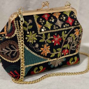 Pochette en Velours Brodée pour Soirée avec Motif Floral et Feuillage