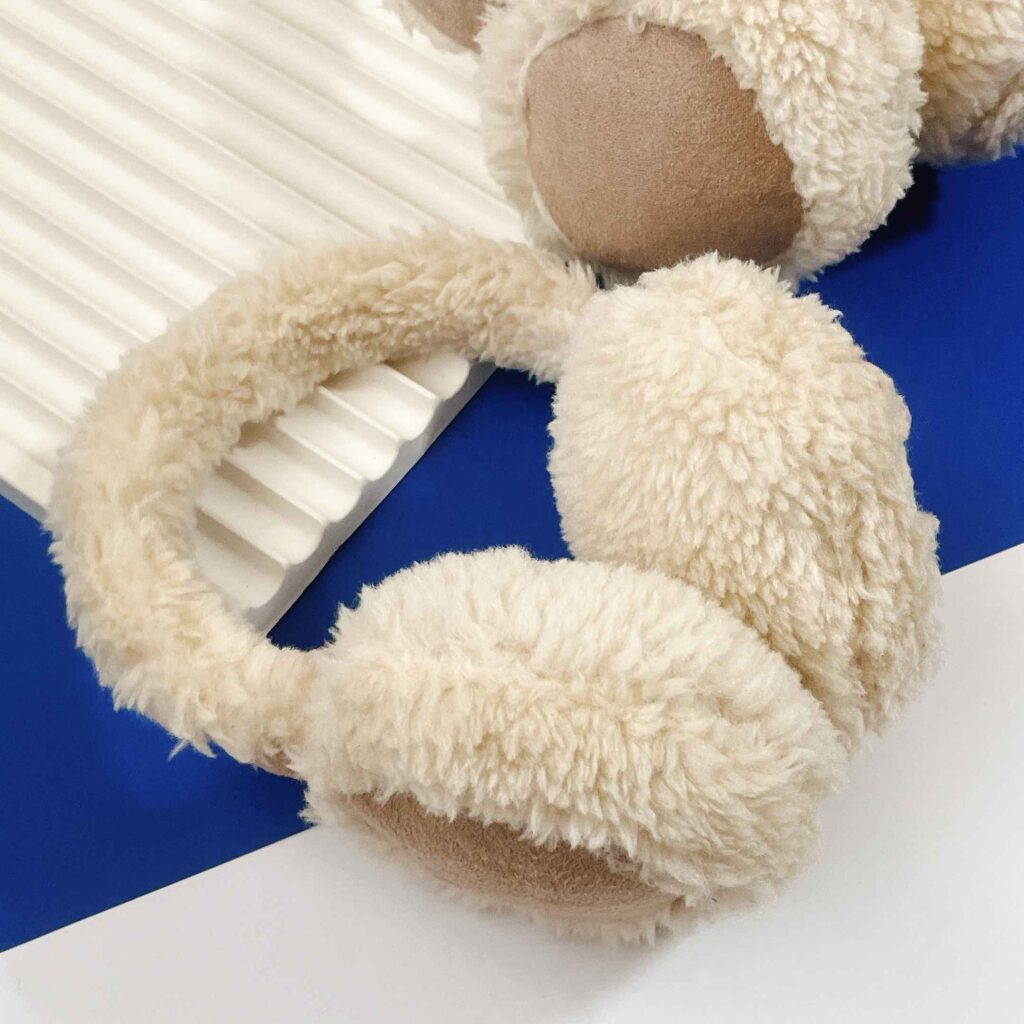Cache-oreilles en Fourrure – Douceur Luxueuse pour l’Hiver et Vos Oreilles en Crème