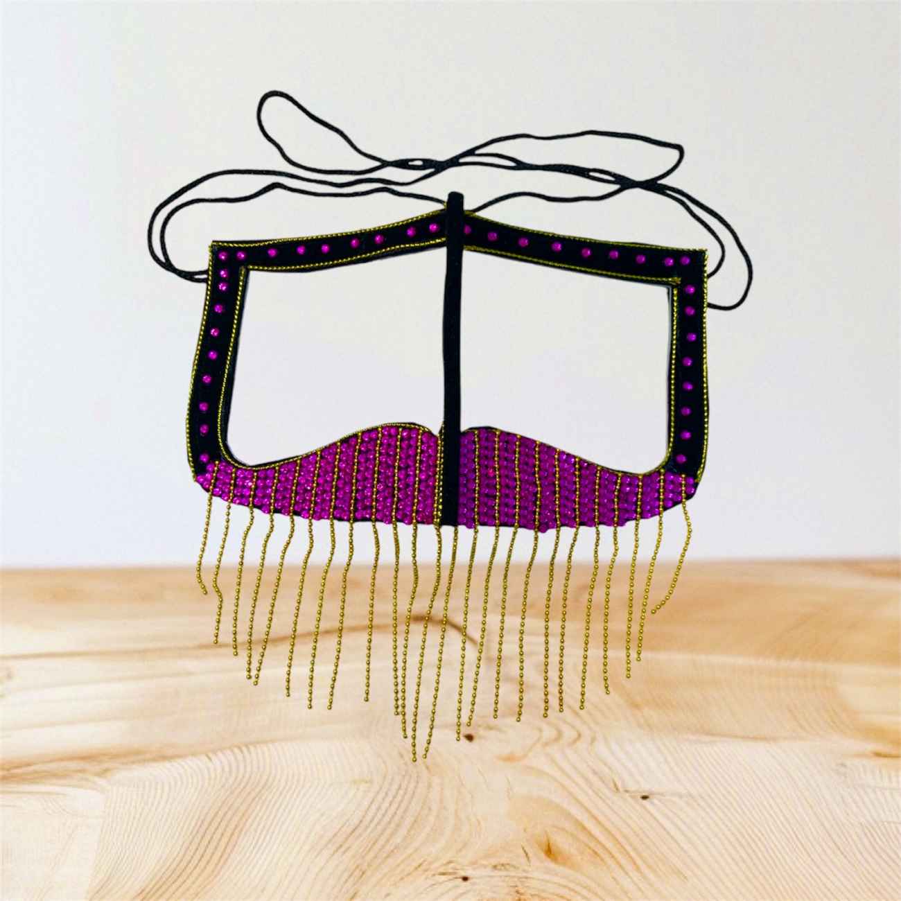 Burqa Omanienne Fait à la Main – Drapé de Glamour et de Splendeur