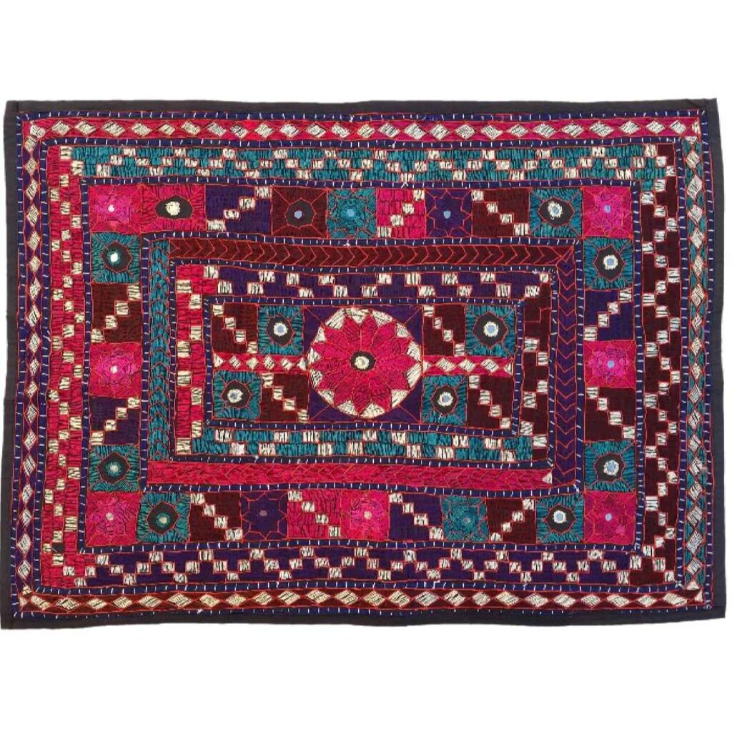 Nappe Brodée Artisanale - Décor Parfait pour Votre Table à Manger et Cadeau