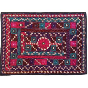 Nappe Brodée Artisanale – Décor Parfait pour Votre Table à Manger et Cadeau