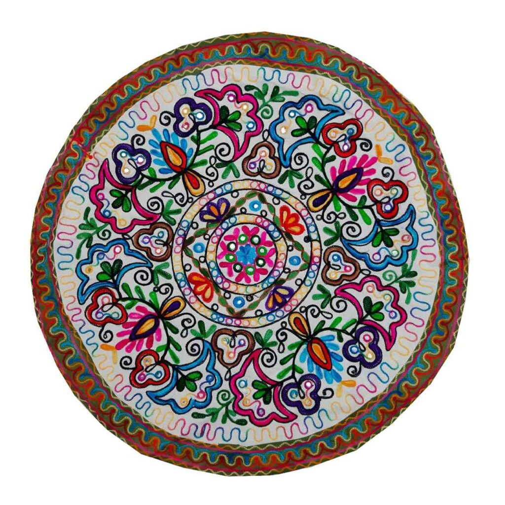 Nappe Brodée Artisanale - Décor Parfait pour Votre Table à Manger et Cadeau pour Pendaison de Crémaillère