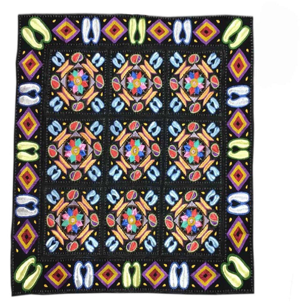 Nappe Brodée Artisanale - Parfaite pour Mariages et Événements Spéciaux