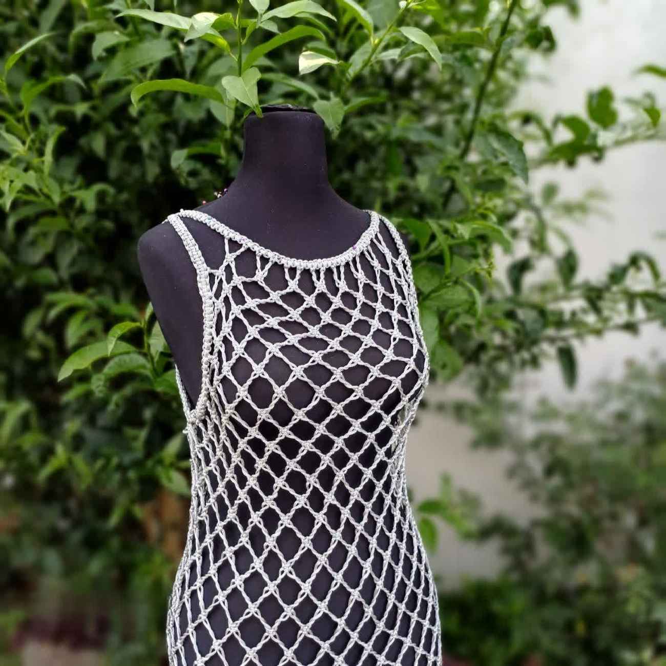 Robe macramé artisanale – Détails noués avec élégance, parfaite pour un style plage