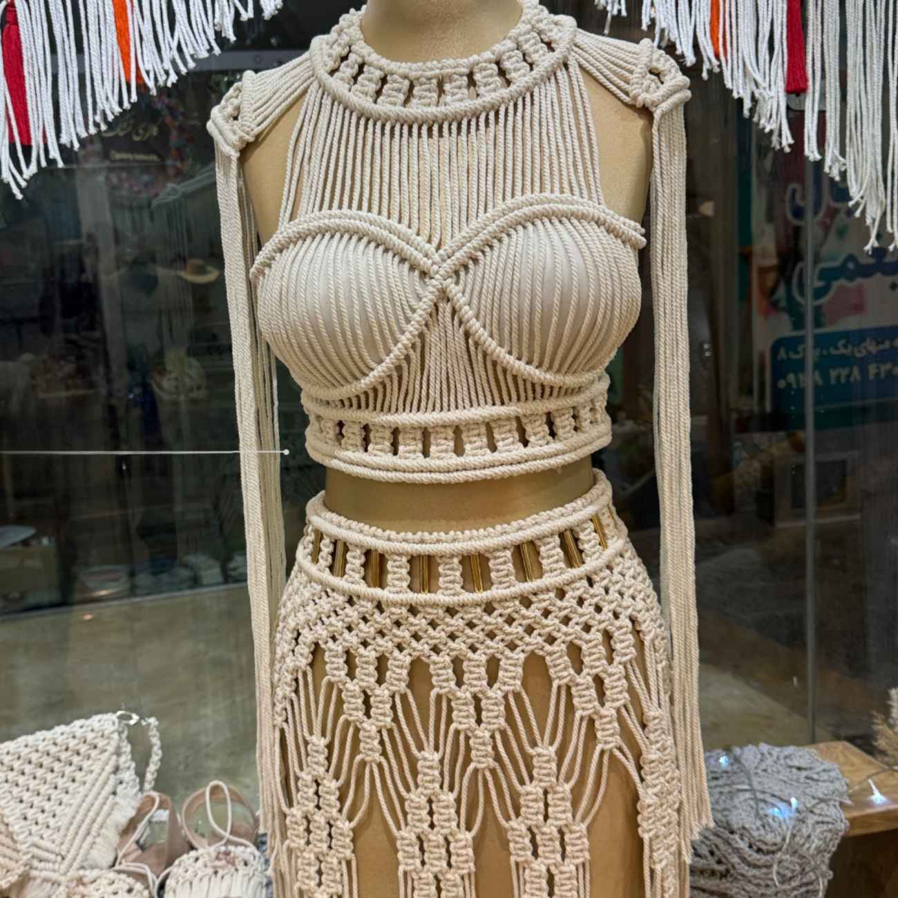 Robe macramé artisanale – Top court et jupe, élégante, parfaite pour une promenade en bord de mer