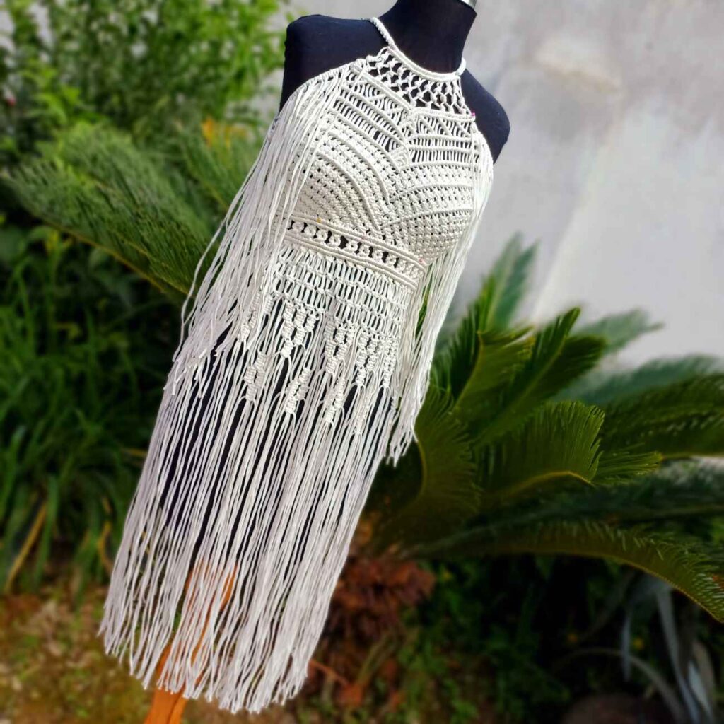 Robe macramé artisanale – Parfaite pour une promenade en bord de mer et un dîner au coucher du soleil