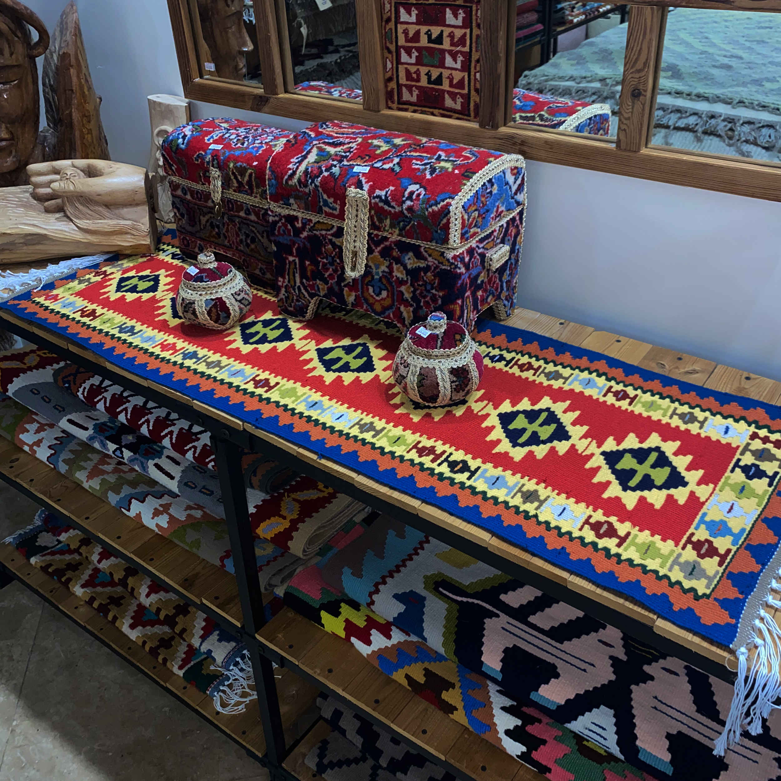 Chemin de table en tapis persan de style Qashqai fait main – Riche en héritage et artisanat