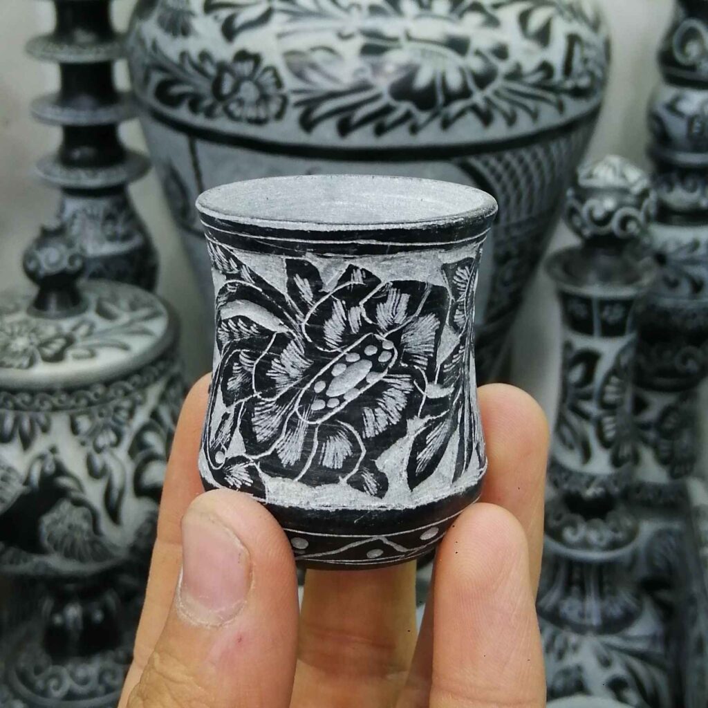 Tasse à café en pierre faite à la main avec design floral pour votre café du matin (ensemble de 2 pièces)