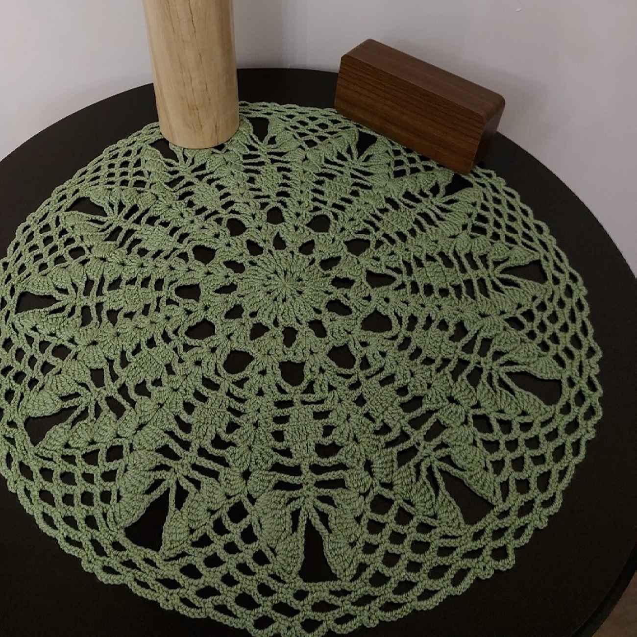 Nappe en crochet fait main avec design de feuilles chic et luxueux en vert