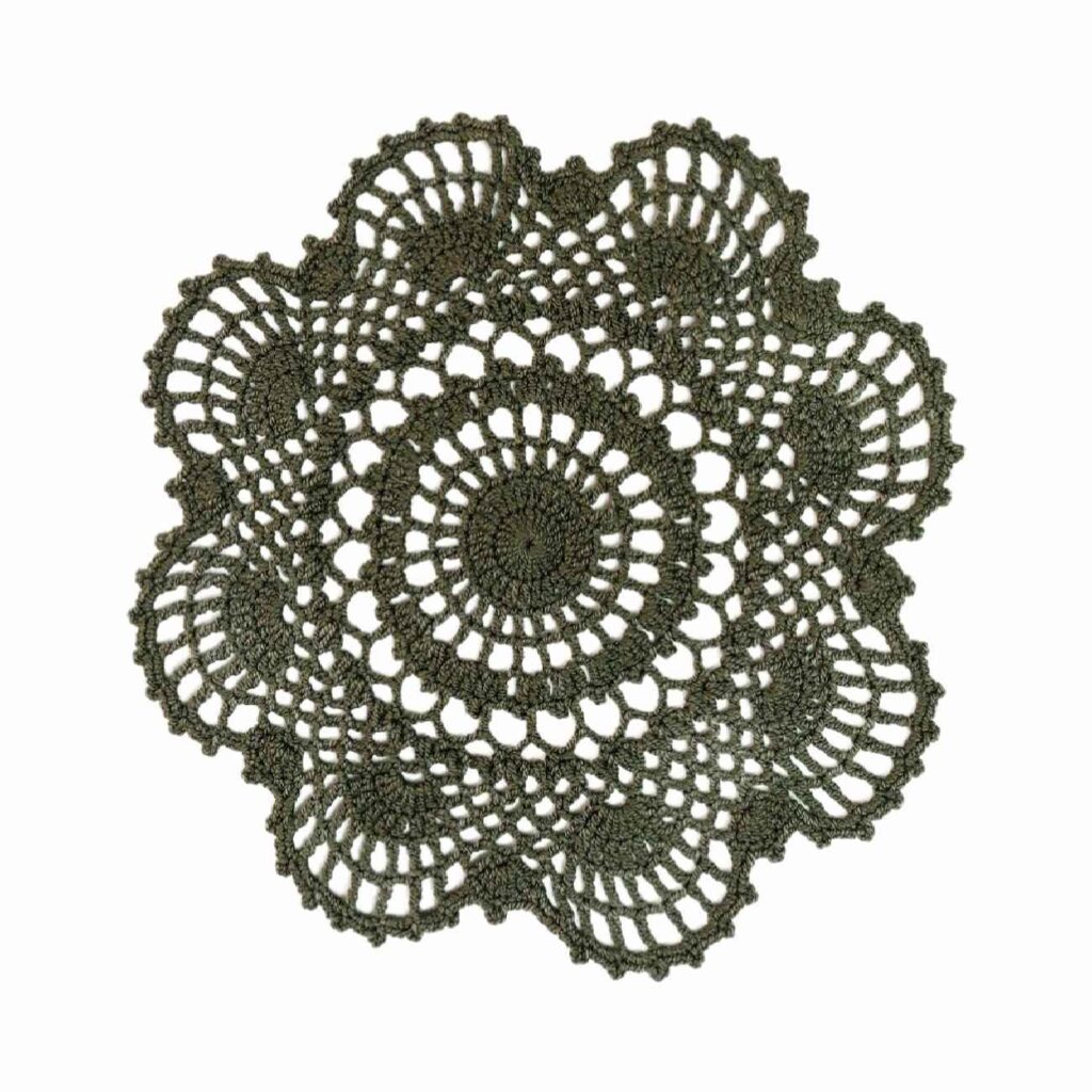 Nappe en crochet fait main avec un design unique pour embellir toute salle à manger