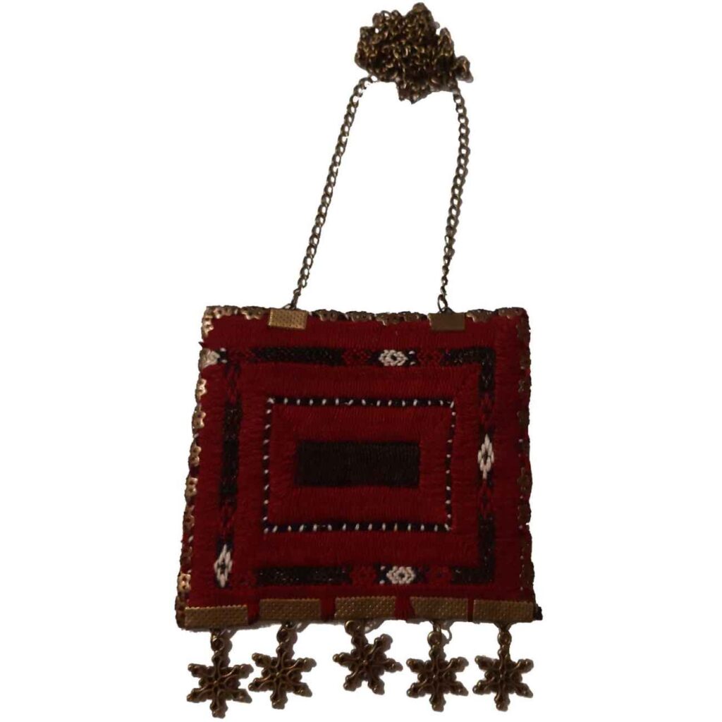 Collier brodé fait main – Vintage et culturel