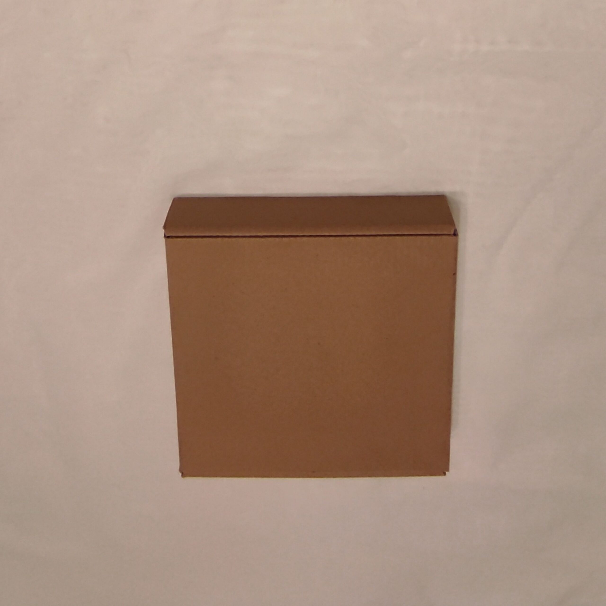 Plaque décorative islamique avec design d’Ayat Al Korsi et support élégant