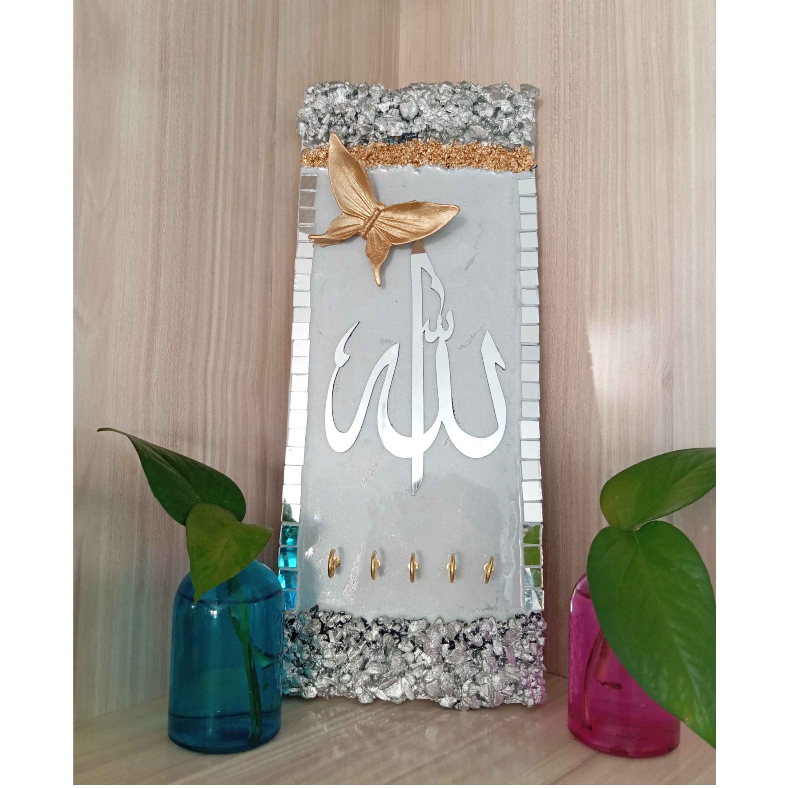 Porte-clés mural islamique avec design en résine sur socle MDF – Pour un rangement organisé