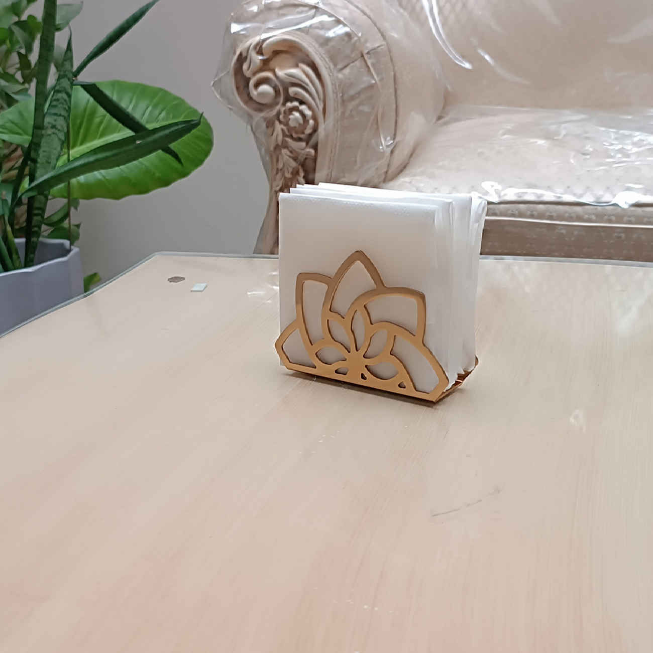 Porte-mouchoirs en métal – Organisez votre espace avec design floral