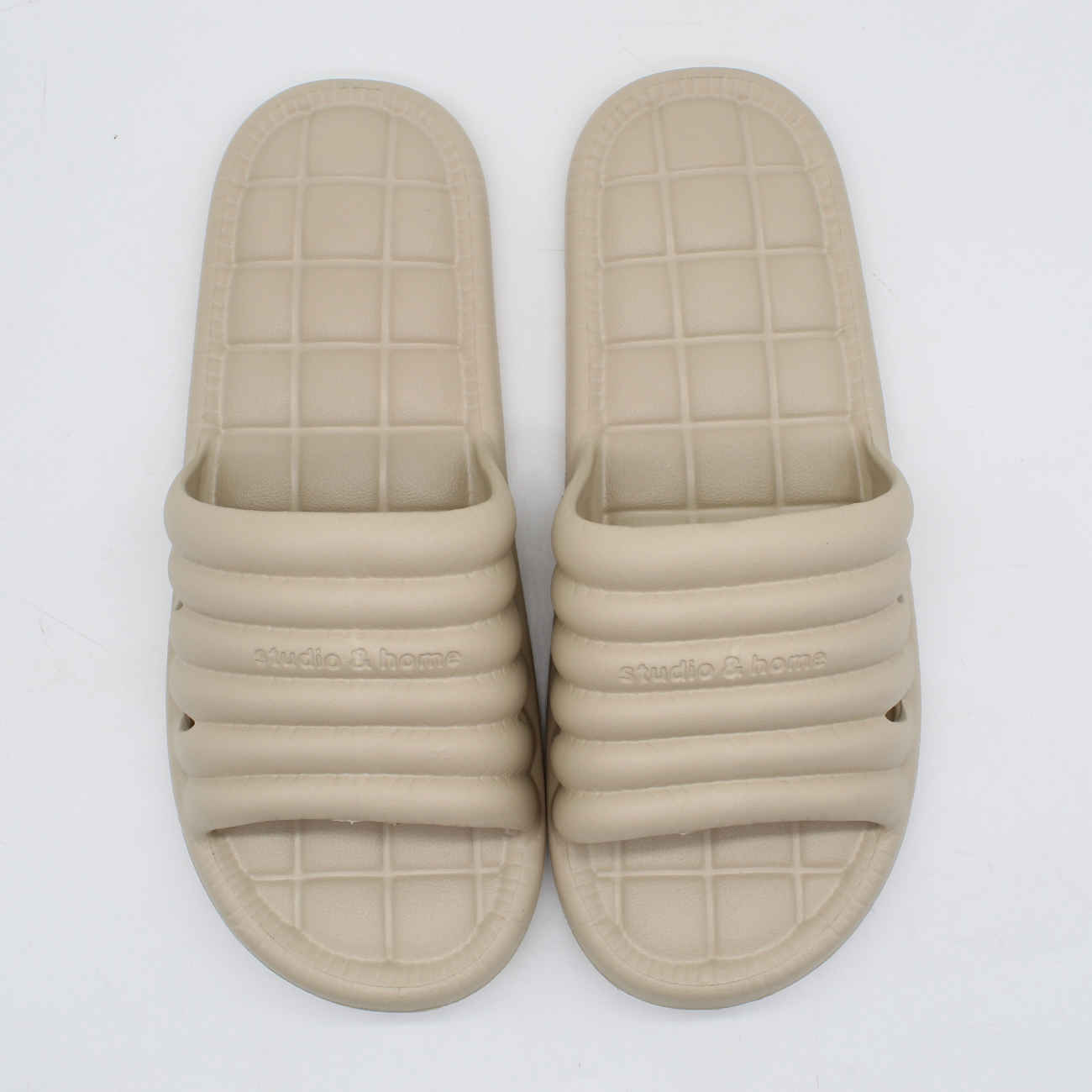 Chaussons Nikta Cloud – L’alliance parfaite du confort, du style et de l’élégance sans effort