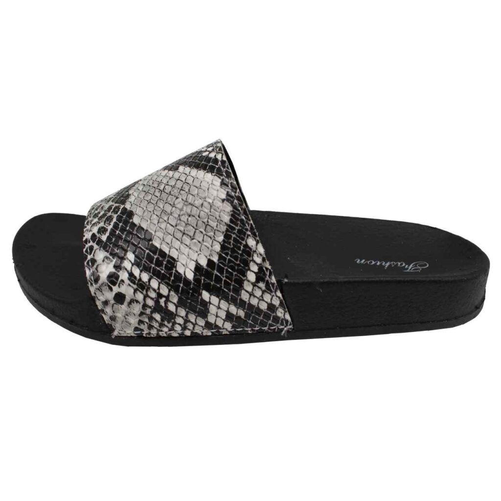 Nikta Cloud Slippers - Where CloChaussons Nikta Cloud - Là où le confort doux comme un nuage rencontre un design moderne et épuréud-Like Comfort Meets Sleek, Modern Design