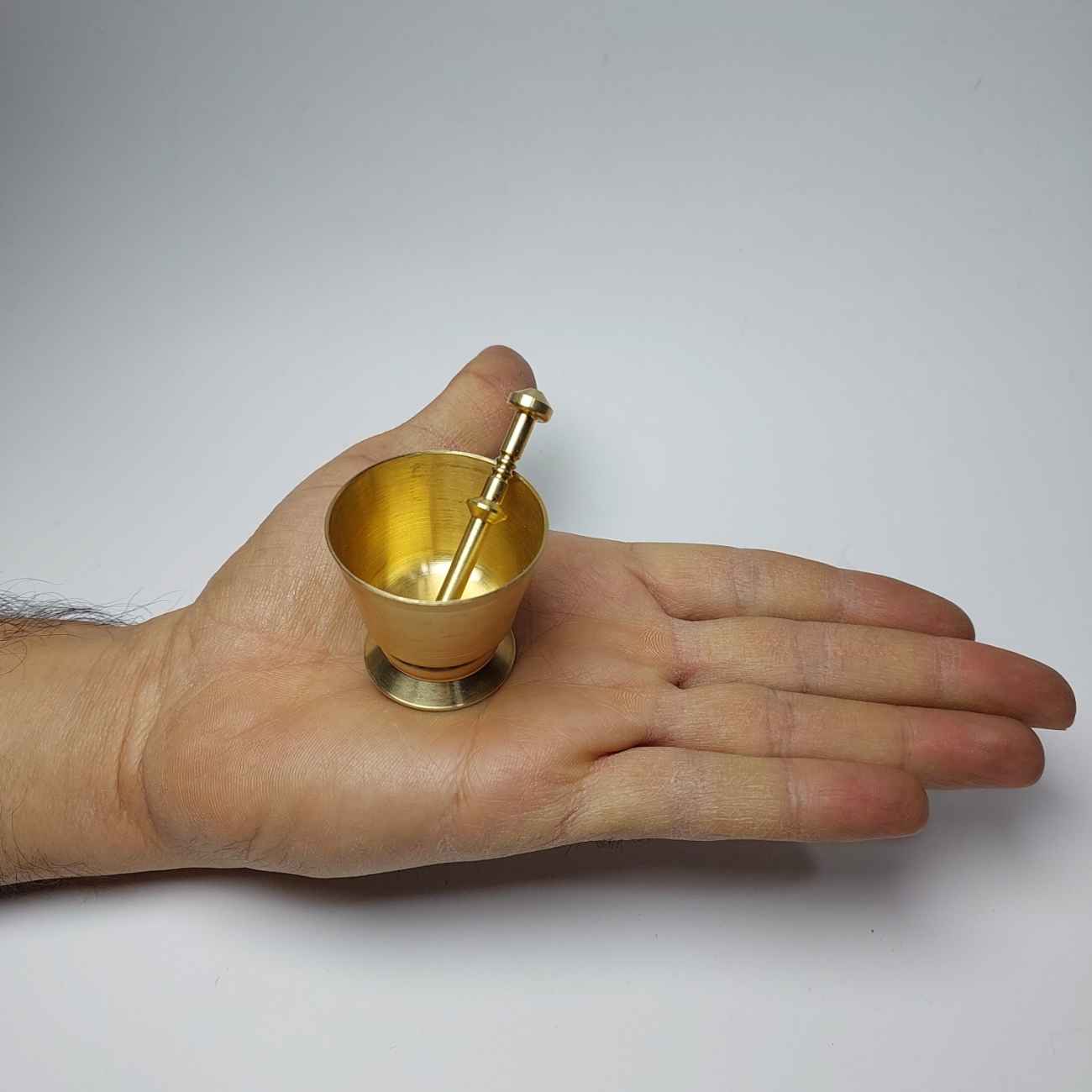 Mortier & Pilon en Laiton Persan avec Support – Moulin à Épices Fonctionnel pour Votre Cuisine