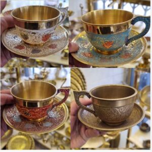 Service à thé et soucoupe persan en laiton avec motif Minakari (x6)