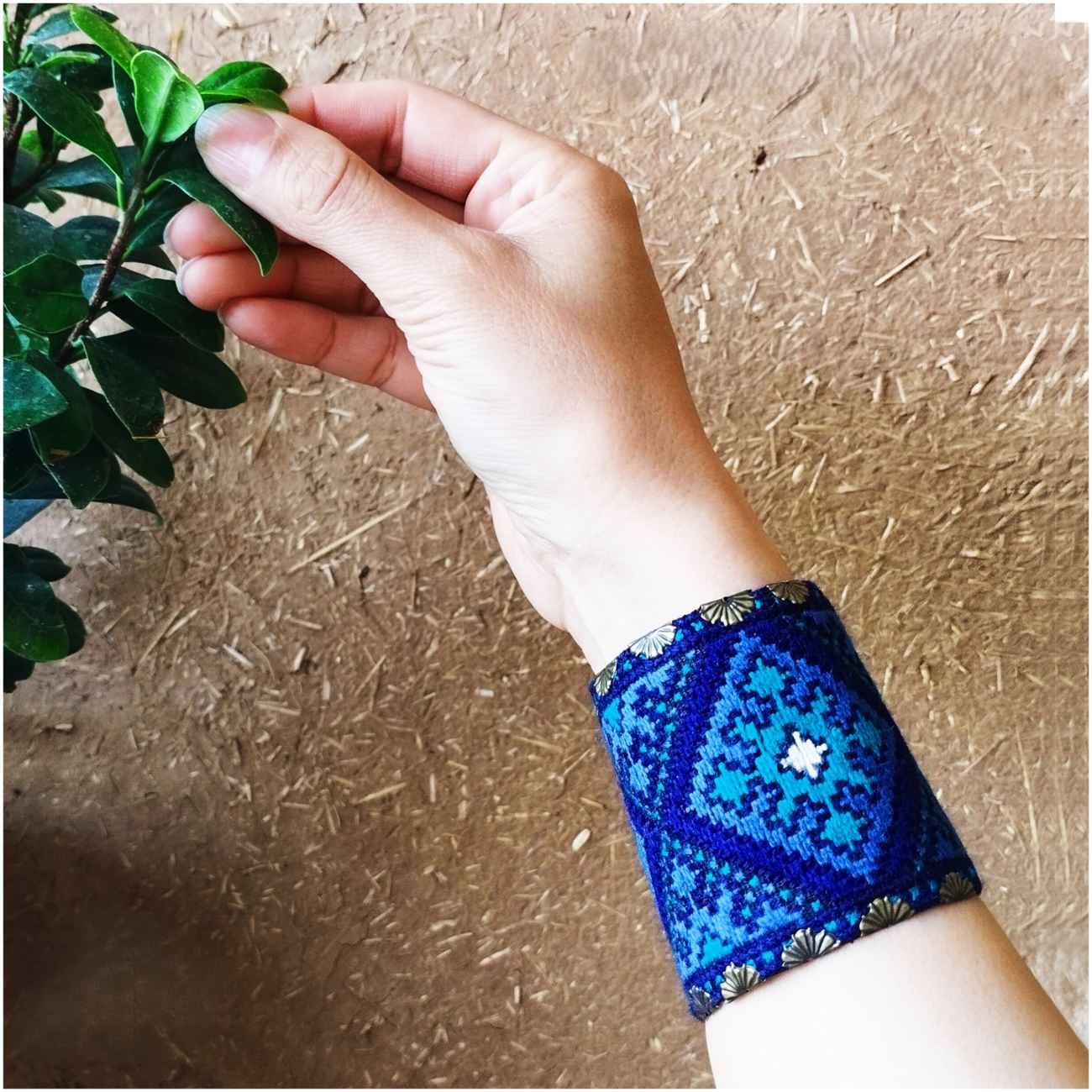 Bracelet brodé Persan - Artisanat en Turquoise avec Design Émeraude