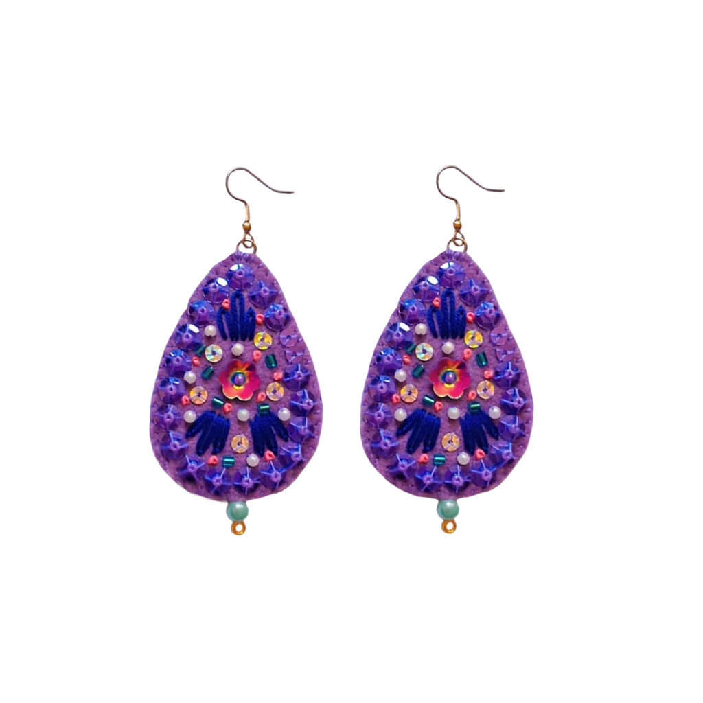 Boucles d’oreilles brodées à l’iranienne, style traditionnel avec motif floral en violet