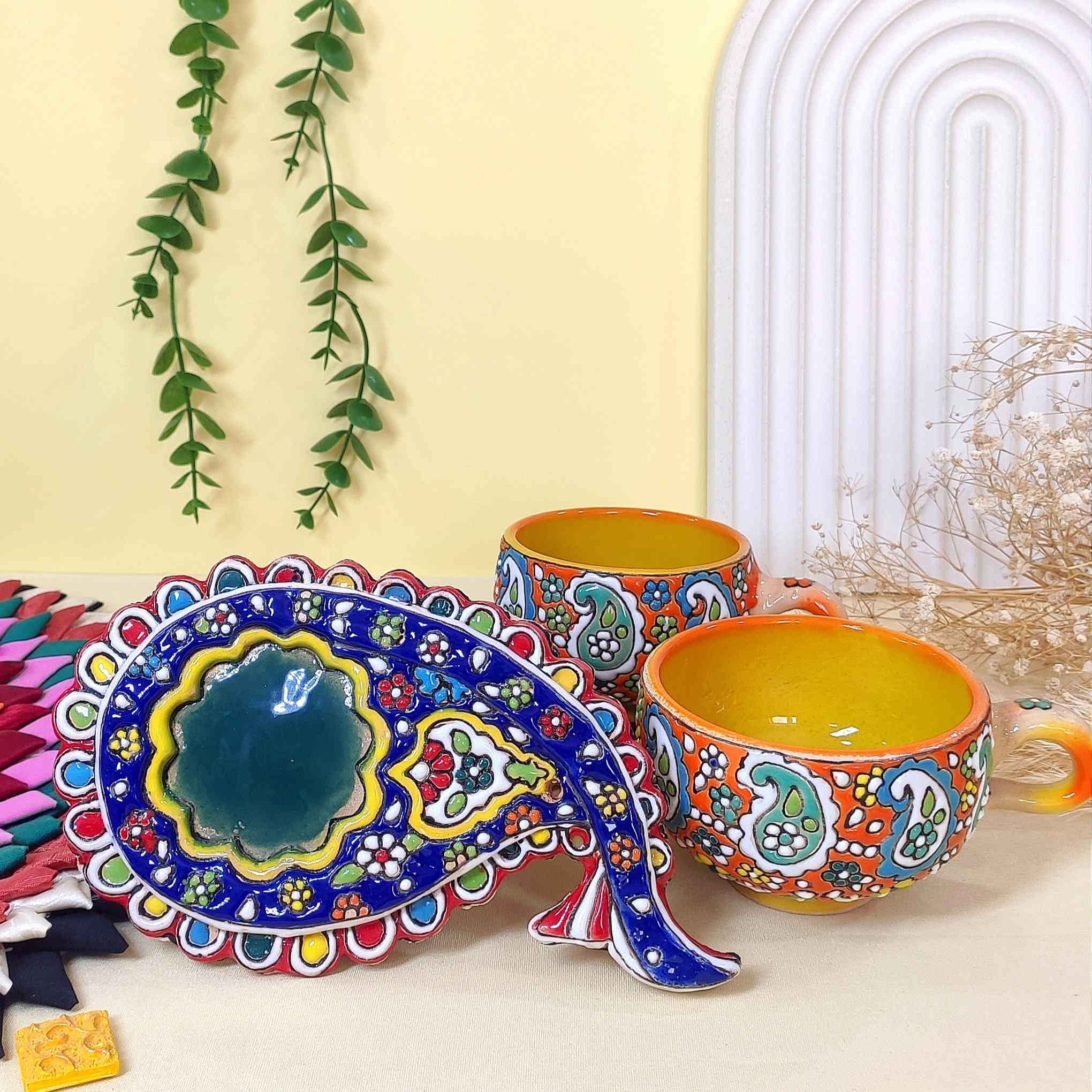 Tasse à Thé en Poterie Artisanale Persane Minakari avec Soucoupe Termeh (Motif Émaillé)