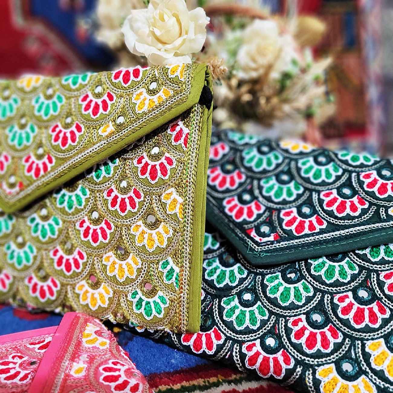Pochette pour femmes en cuir persan faite main – Broderie Suzani avec style traditionnel