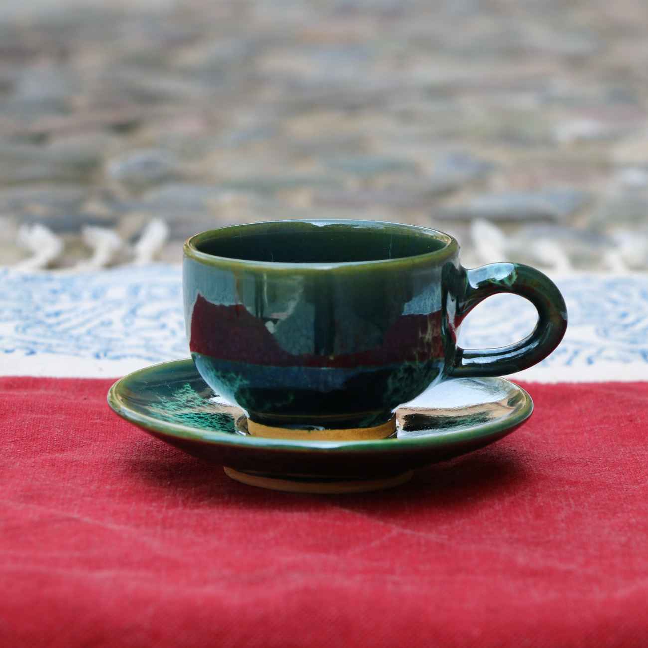 Tasse à Thé et Soucoupe en Poterie Persane avec Anse Adaptée au Thé