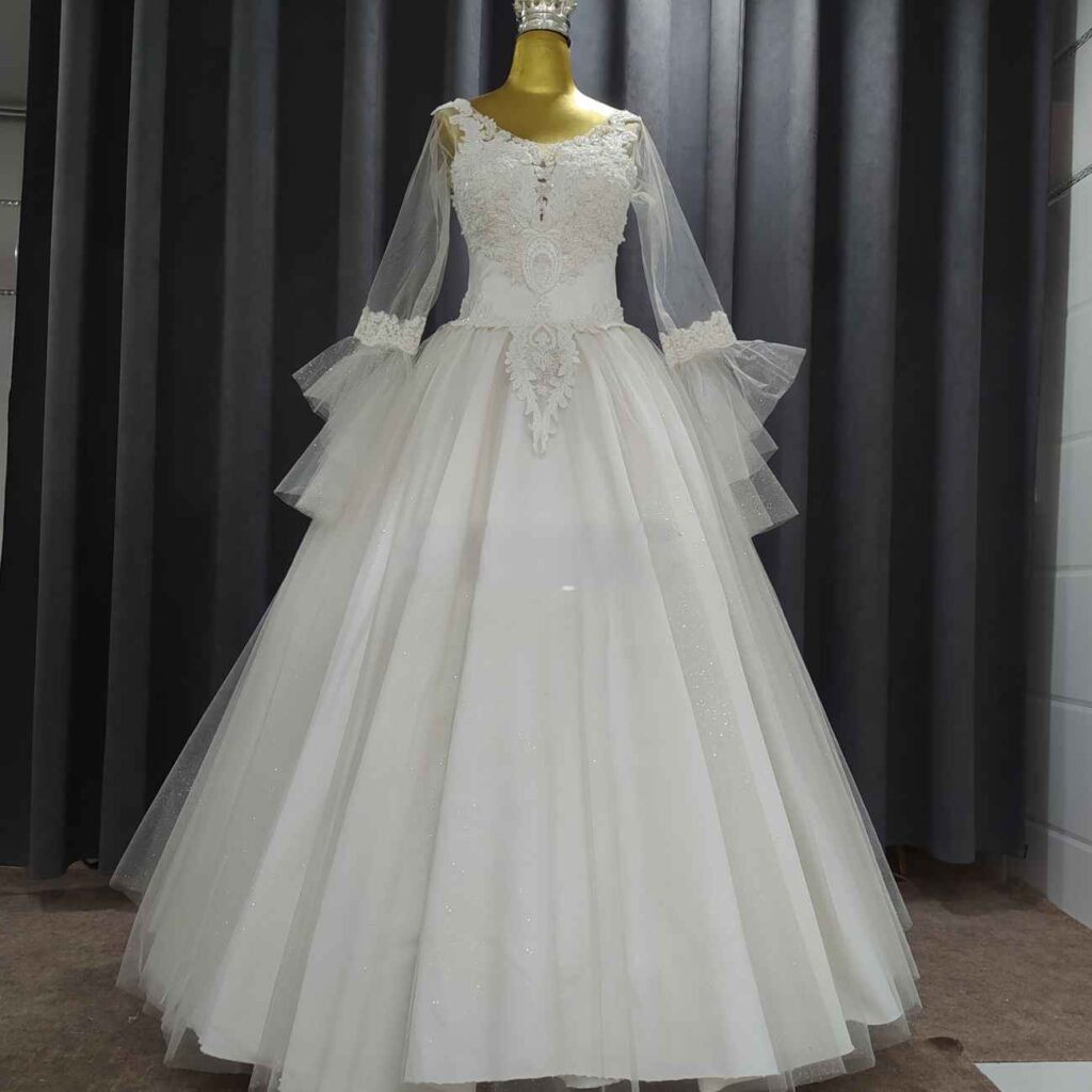 Robe de Mariée Princesse Perse – Style Arabe avec Manches Cloche, Coupe Élégante