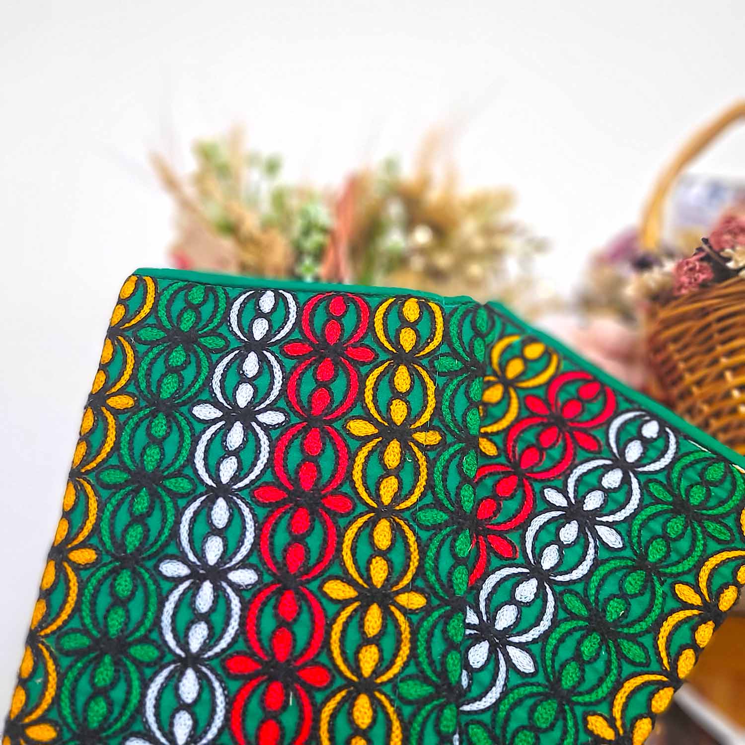 Pochette traditionnelle pour femmes en cuir persan – Broderie Suzani en vert