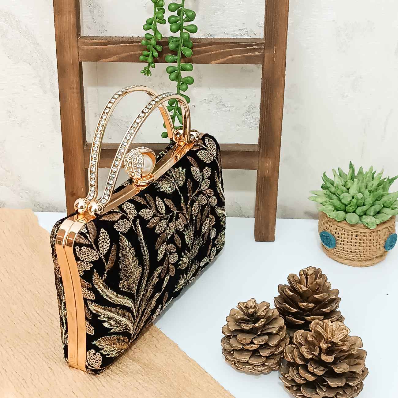 Pochette Femme Persane – Broderie Suzani au Design Tendance et Fait Main