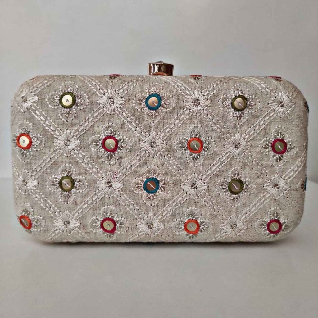 Pochette Femme Persane – Broderie Suzani Dorée pour Soirées et Fêtes