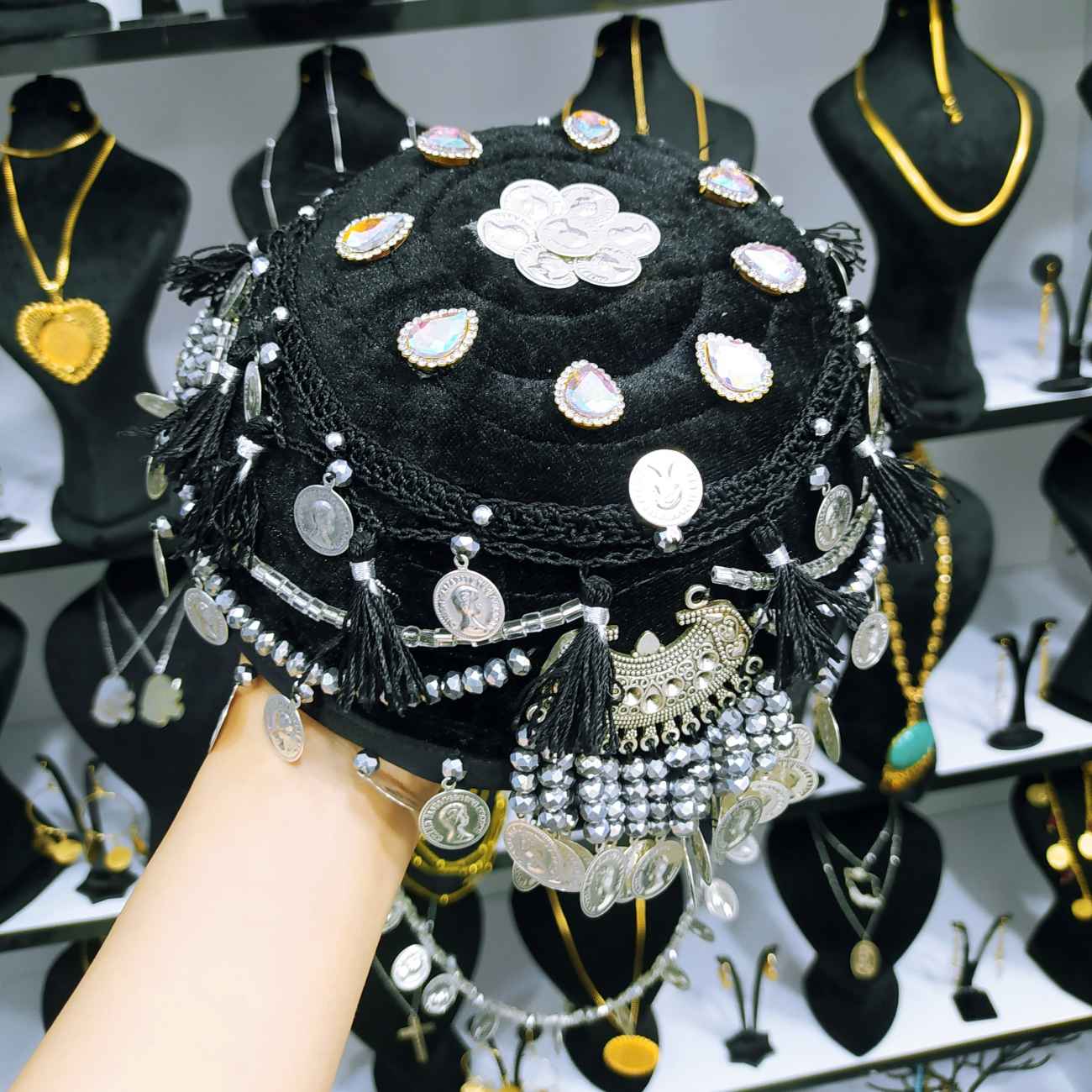 Chapeau Ethnique Kurde Traditionnel – Parfait pour Événements Culturels avec Motif de Pièces