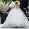 Robe de Mariée Entièrement Ornée de Cristaux – Fluide, Confortable et Magnifique