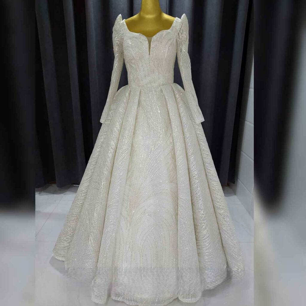 Robe de Mariée avec Jupe Zonyx Super Plissée et Manches Princesse – Coupe Exquise et Stylée
