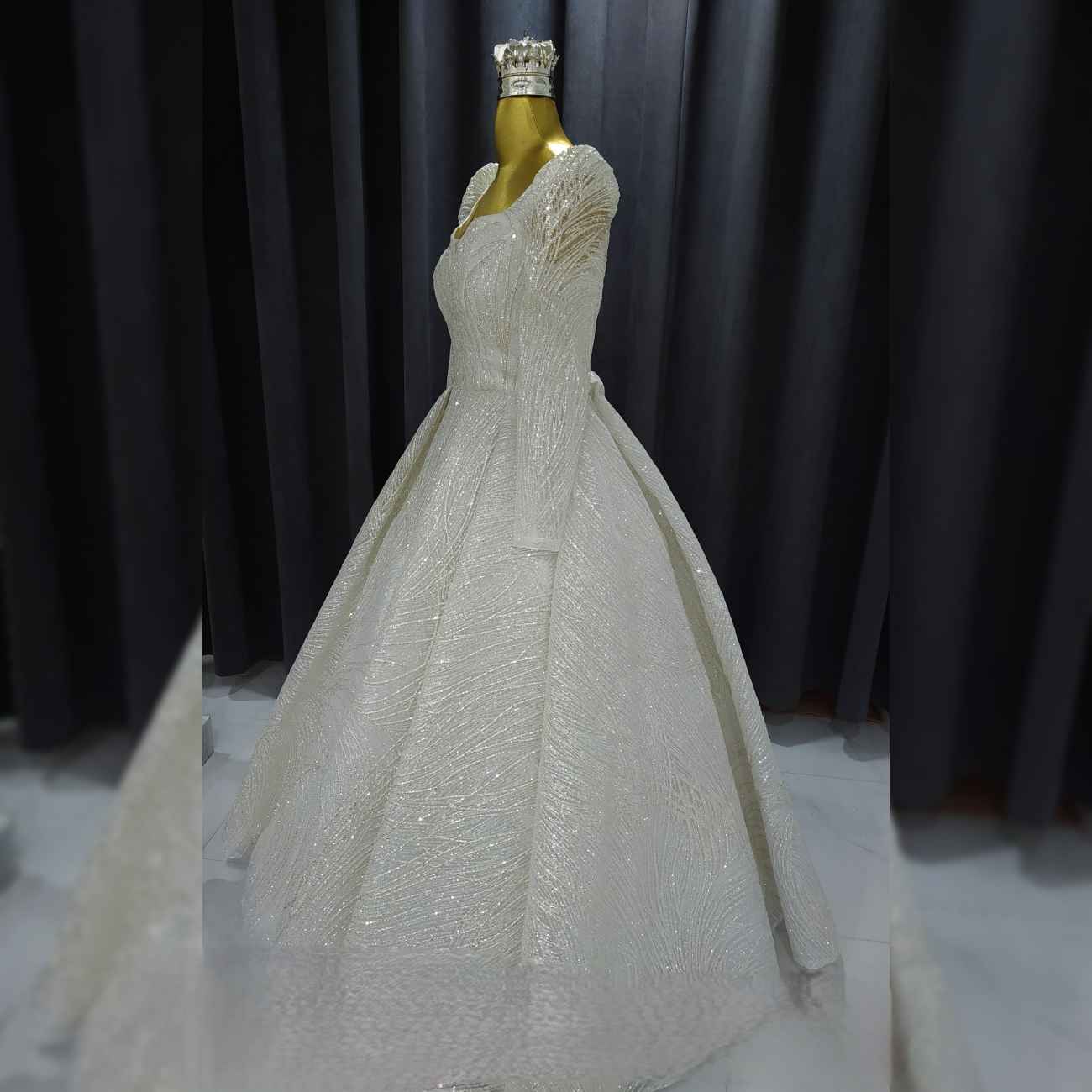 Robe de Mariée avec Jupe Zonyx Super Plissée et Manches Princesse – Coupe Exquise et Stylée