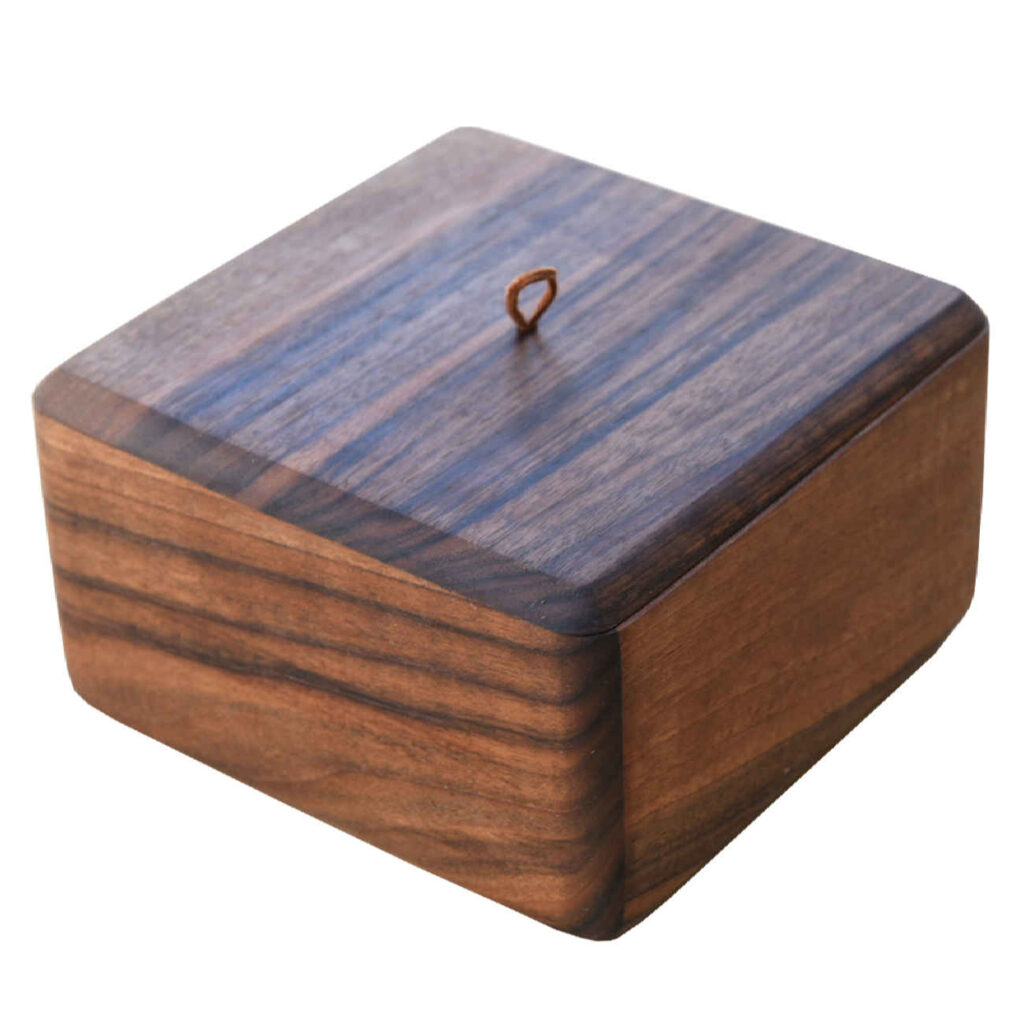 Coupelle à Bonbons en Bois – Alliance de Fonctionnalité et d’Élégance Rustique