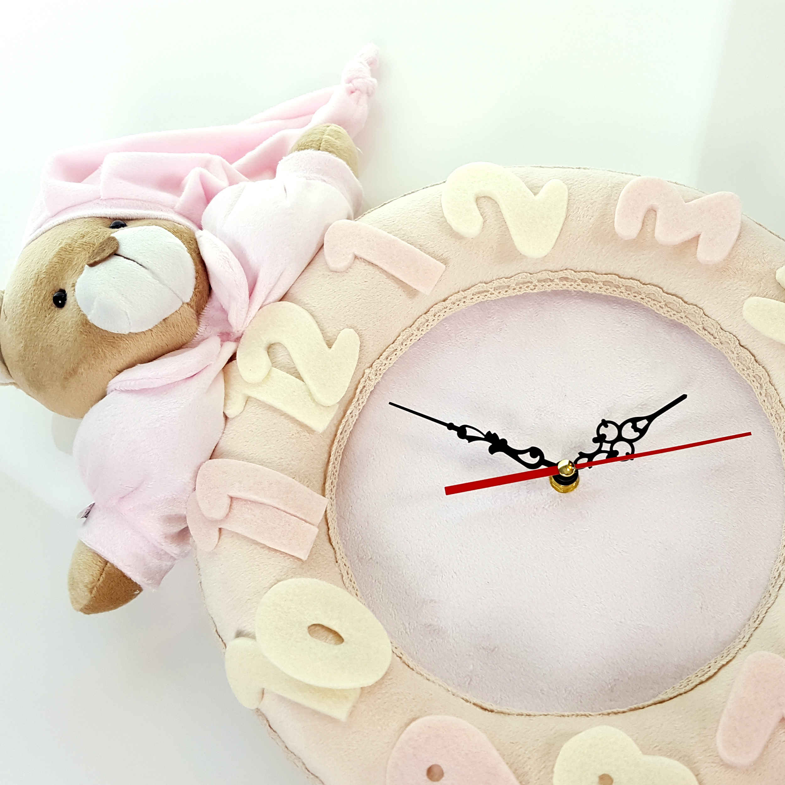 Horloge Murale en Bois Parfaite pour Chambre d’Enfant avec Design de Bear